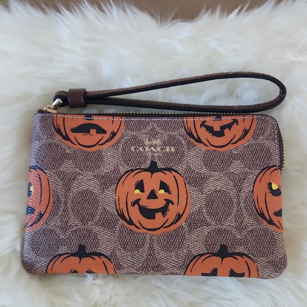 Adorable NWT Coach Halloween Pumpkin Signature Corner Zip Wristlet Wallet 🧡🎃🖤 - Picture 2 of 16
